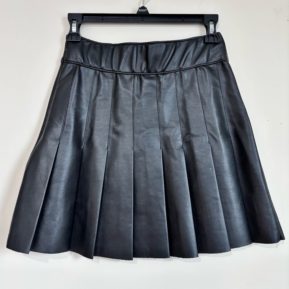 Abercrombie & Fitch vegan leather black pleated preppy mini skirt women XS / W26 - Picture 4 of 16